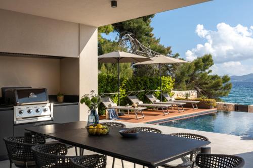 Bazén v ubytování Villa Pinea ZadarVillas nebo v jeho okolí