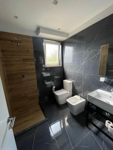 Un baño de Hotel Monopoly