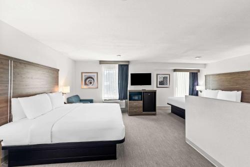 Quality Inn Bastropにあるベッド