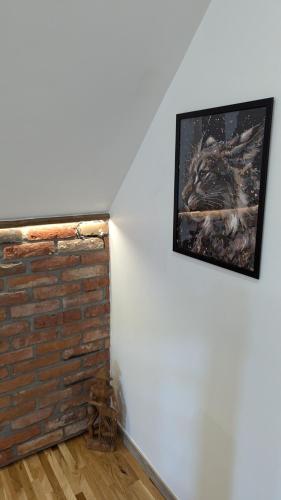 a room with a brick wall and a picture on the wall at Król Puszczy - unikatowy dom, jezioro 80m, szlak Krutyni in Ruciane-Nida