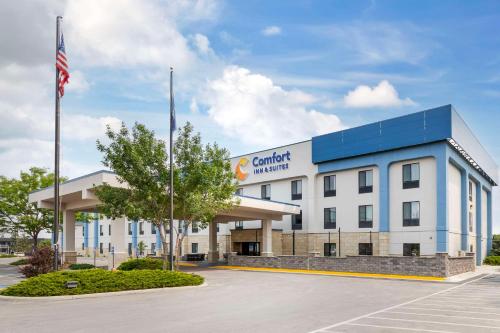 a building with an american flag in front of it at Comfort Inn & Suites Rapid City near Mt Rushmore in Rapid City