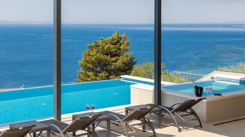 Bella Figura Apartments - Heated Pool