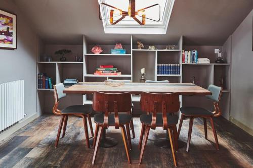 a dining room with a wooden table and chairs at Craig Chat in Oban