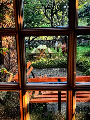 Κήπος έξω από το Artanish Guest House