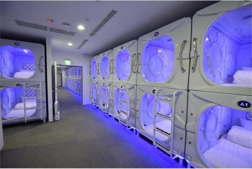 Postel nebo postele na pokoji v ubytování Jianpuke Space Capsule Backpacker Hostel