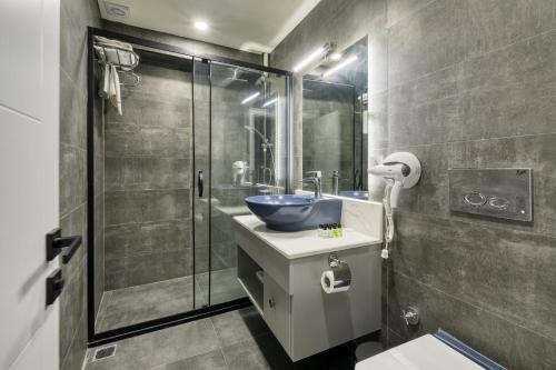 a bathroom with a sink and a glass shower at Duck Otel in Istanbul