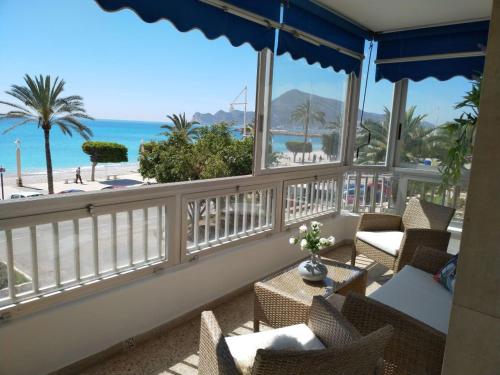 Beautiful ALTEA beachfront apartment
