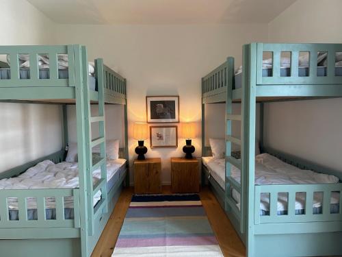 two bunk beds in a room with two lamps at Ferienwohnung Mühlbach in Breitbrunn am Chiemsee