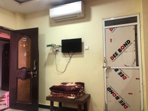 Televisyen dan/atau pusat hiburan di New Yanti Guest House