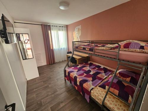 a room with two bunk beds and a hallway at Appartement GGCH 4 chambres in Montélimar