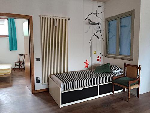 Ένα ή περισσότερα κρεβάτια σε δωμάτιο στο Family rooms with full kitchen in Lake Garda