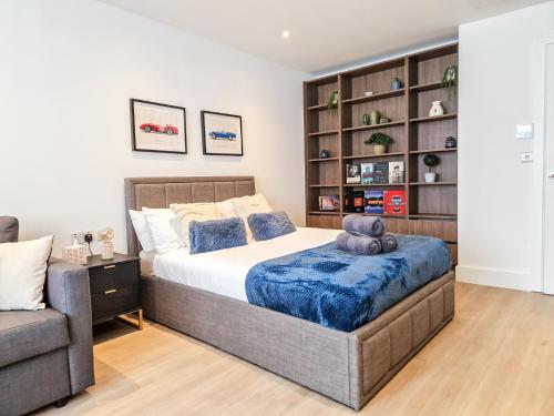 a bedroom with a bed and a couch at 3-Bedroom with Balcony and Studio Apartments in St Johns Wood near Marylebone & Regents Park by Staylio London in London