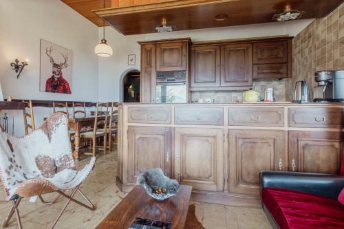 Galería fotográfica de Magnifique chalet mitoyen avec vue sur les montagnes en Crans-Montana