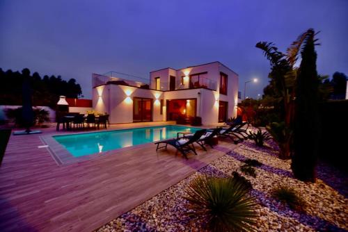 Πισίνα στο ή κοντά στο Villa Serena - Exquisite villa with private heated pool