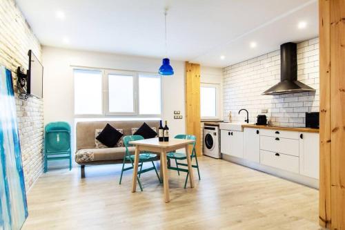 Chic y renovado loft en la playa