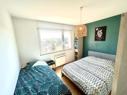 a bedroom with a bed and a window at Le Beau Coin - Thionville / Metz / Luxembourg in Thionville