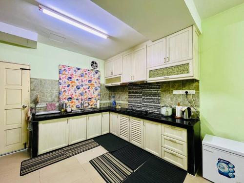 Kuchyň nebo kuchyňský kout v ubytování Jizek Homestay Bajet