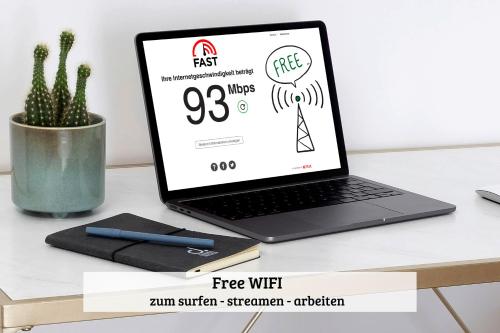 a laptop computer sitting on top of a desk at LenHaus Sundern - Ferienhaus mit Kamin & Garten in Sundern