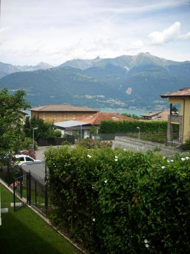 a view of a city with mountains in the background at Casa Morgana a Villatico in Colico