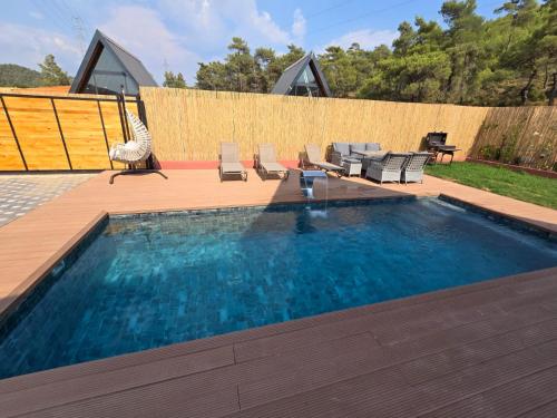 Kolam renang di atau dekat dengan Rest Bungalow