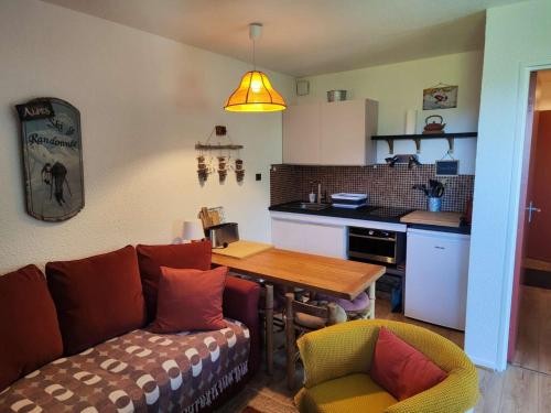 Appartement rénové 6 pers, balcon, ski aux pieds, centre station - FR-1-322-462