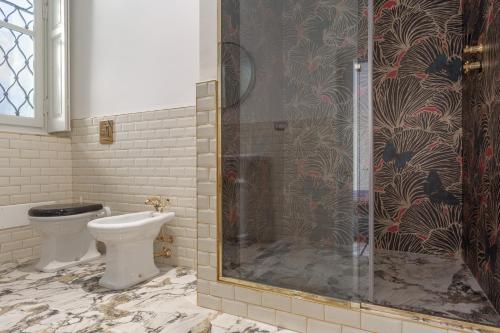 a bathroom with a toilet and a shower at Duomo Smart Suites in Milan