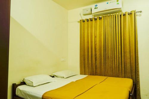 Una cama o camas en una habitación de Hilux Inn