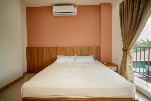 Una cama o camas en una habitación de Hilux Inn