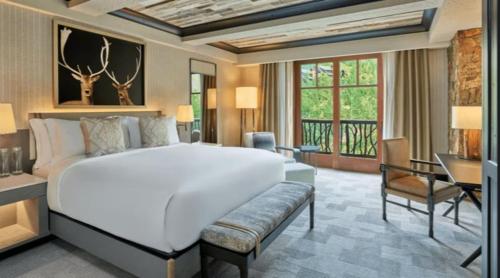 Ένα ή περισσότερα κρεβάτια σε δωμάτιο στο Bachelor Gulch Ritz-Carlton 1 Bedroom Mountain Residence With Ski In, Ski Out Access, Hot Tub, And Full Service Spa