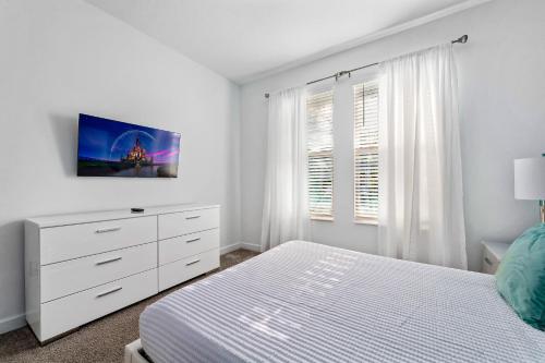 Themed house w Disney rooms private pool & spa photo 14