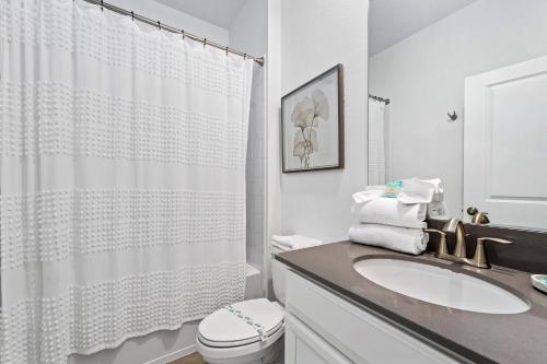Themed house w Disney rooms private pool & spa photo 15