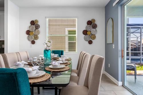 Themed house w Disney rooms private pool & spa photo 19