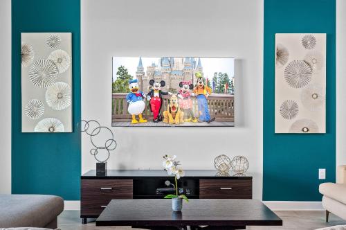 Themed house w Disney rooms private pool & spa photo 22