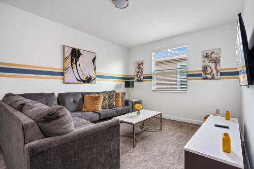 Themed house w Disney rooms private pool & spa photo 6