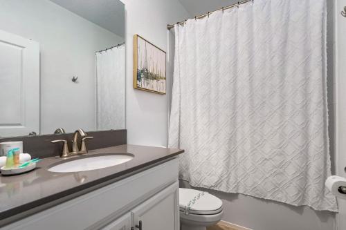 Themed house w Disney rooms private pool & spa photo 33