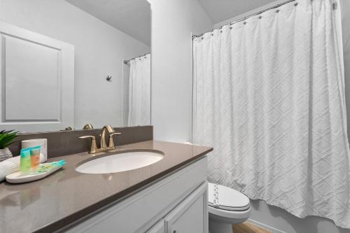 Themed house w Disney rooms private pool & spa photo 38