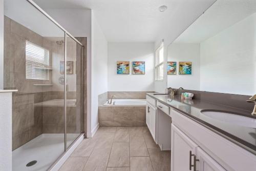 Themed house w Disney rooms private pool & spa photo 41