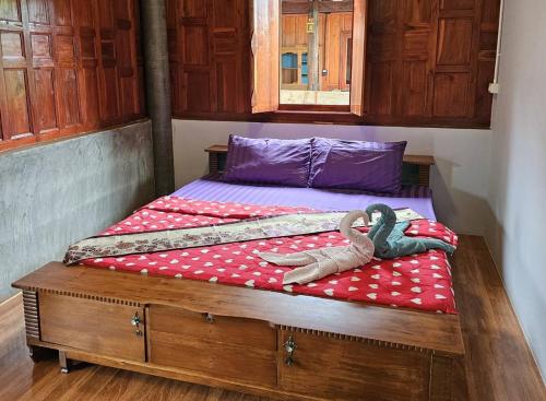 Postel nebo postele na pokoji v ubytování Nipatra Homestay