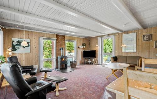 Posezení v ubytování 3 Bedroom Awesome Home In Tarm