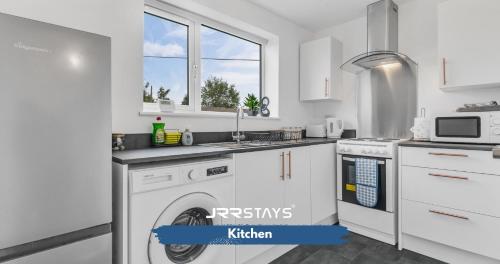 a white kitchen with a washing machine in it at JRR STAYS 2Bed Sleeps 4 - Coventry CV2 in Exhall