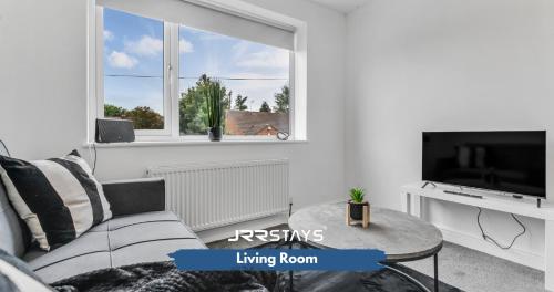 a living room with a couch and a tv and a table at JRR STAYS 2Bed Sleeps 4 - Coventry CV2 in Exhall