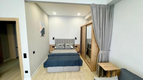En eller flere senge i et værelse på Inna Apartment
