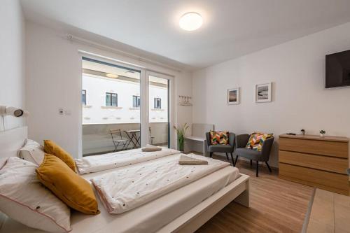 Big condo with garage & balcony & AC & lift