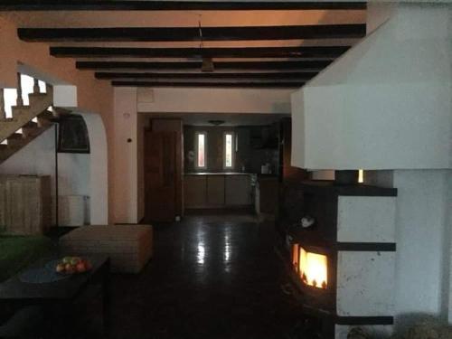 Afbeelding uit fotogalerij van Casa Din Deal in Podişu