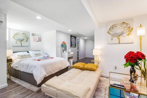 a bedroom with a large bed and a couch at Luxury Suite by Prudential Ctr & 7min to EWR Airpt in Newark