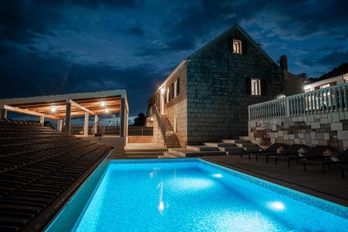 Didova kuća, Holiday home with Private pool near Rogoznica,Sleeps 9