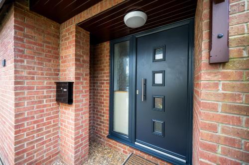 Splendid House Great Location to WAVE Surf & South West Water Park - Super Garden By STAE-Homes photo 12