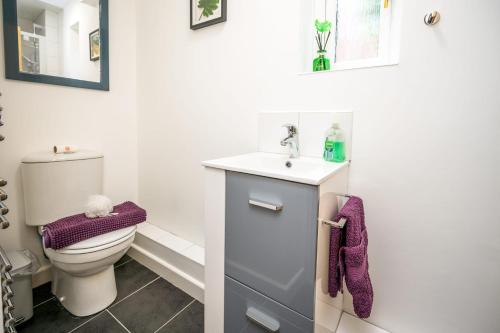 Splendid House Great Location to WAVE Surf & South West Water Park - Super Garden By STAE-Homes photo 24