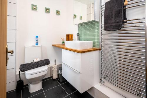 Splendid House Great Location to WAVE Surf & South West Water Park - Super Garden By STAE-Homes photo 31