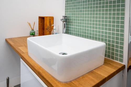 Splendid House Great Location to WAVE Surf & South West Water Park - Super Garden By STAE-Homes photo 34